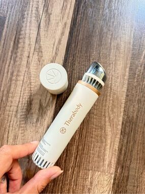 Therabody Handheld Massager in Cream with Rose Gold Trim